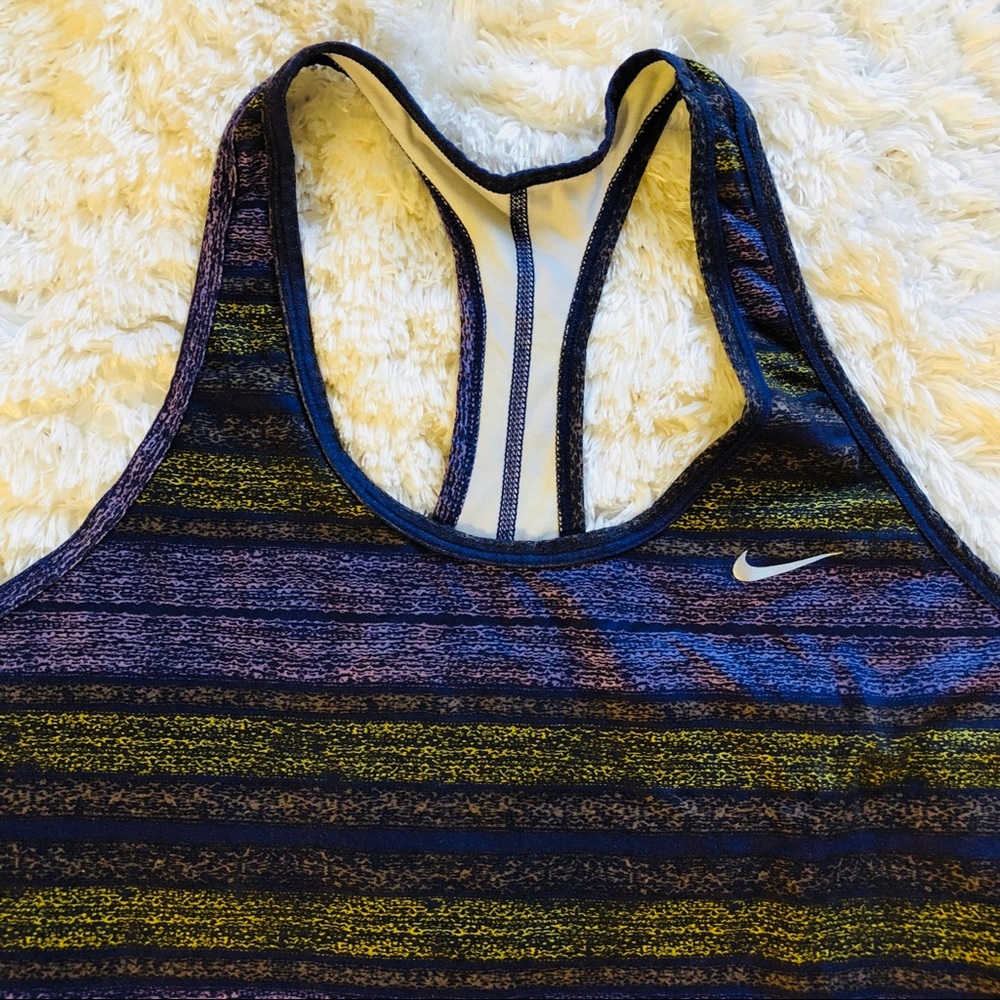 Bundle of  Nike tops - Picture 5 of 6